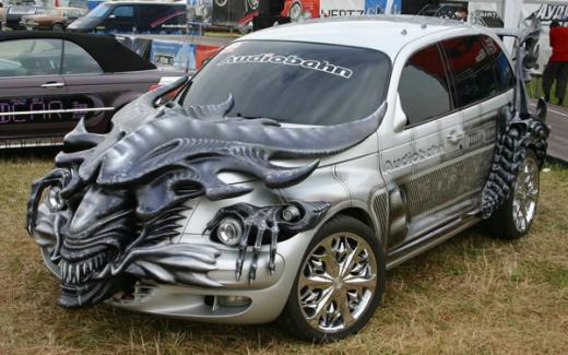Chrysler PT Cruiser превратился в дракона 