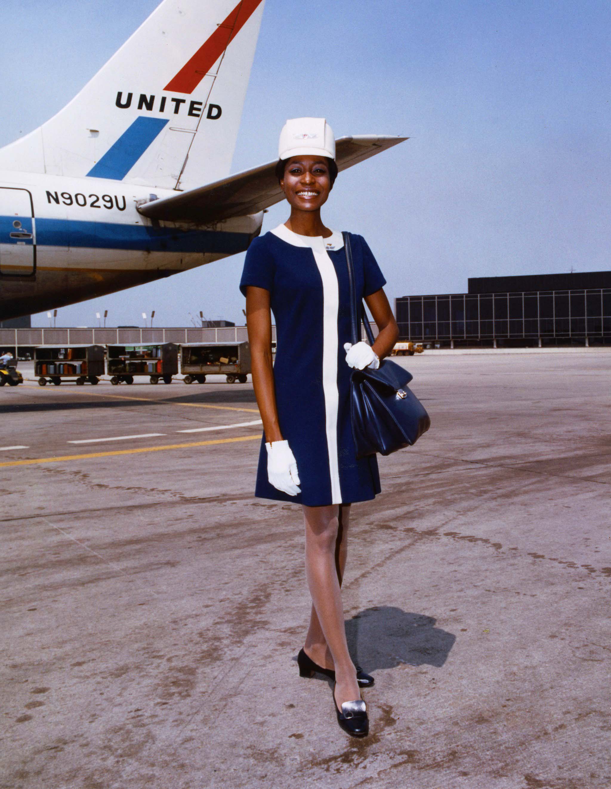 retro-uniforms-of-flight-attendants-4