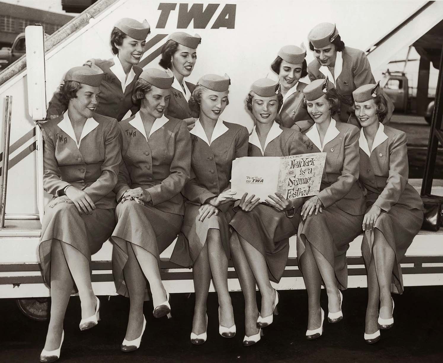 retro-uniforms-of-flight-attendants-8