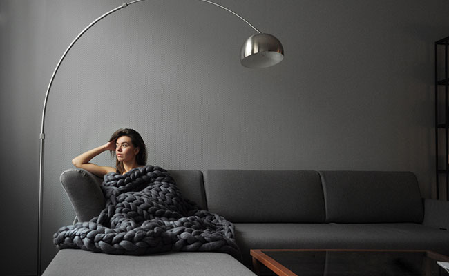 Ohhio-Knitted-blankets-sweaters-and-scarves-with-giant-stitches-2