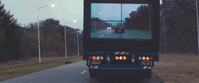 semi-trailer-display-video-screen-live-feed-safety-truck-samsung-2
