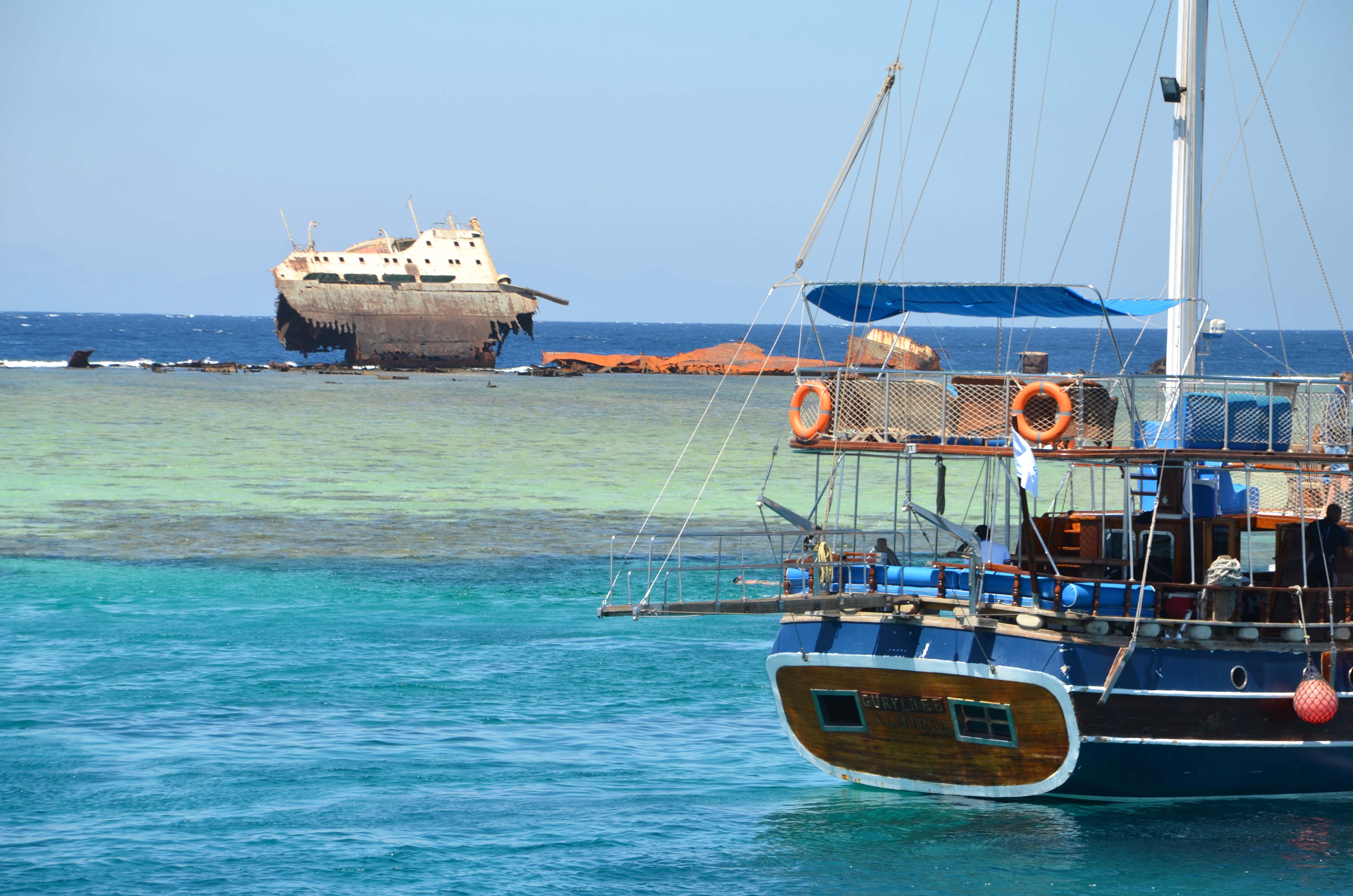 abandoned_ship_at_sea_egypt