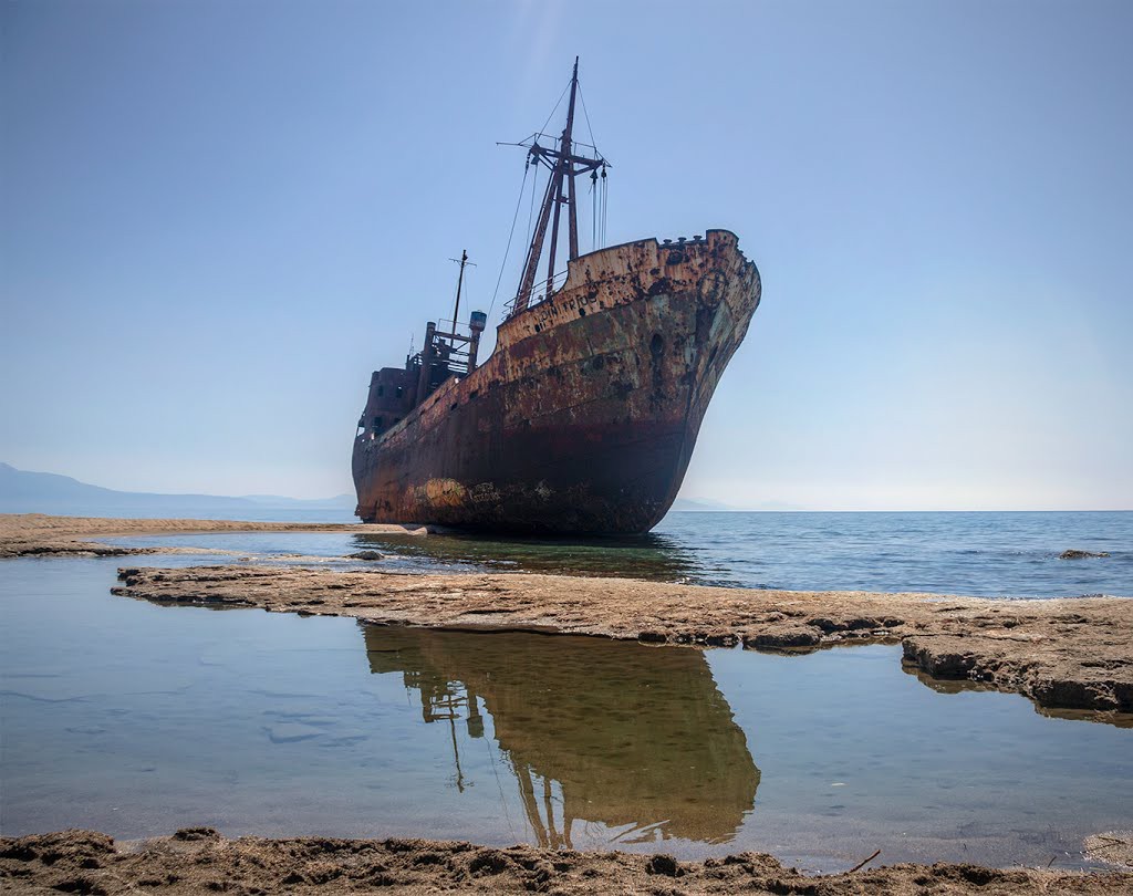 abandoned_ships_at_sea (13)