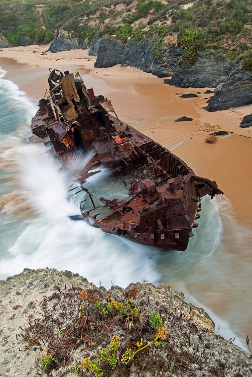 abandoned_ships_at_sea (6)