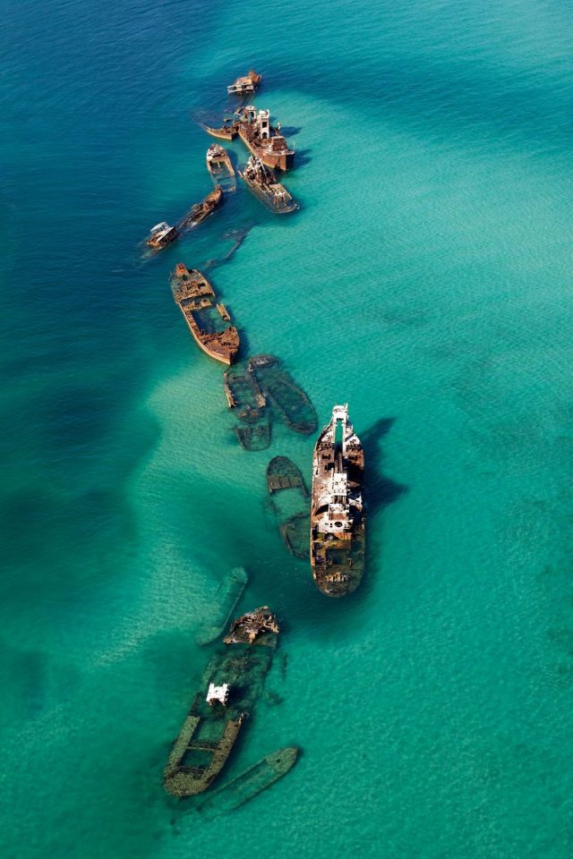 abandoned_ships_at_sea (8) abandoned_ships_at_sea (8)