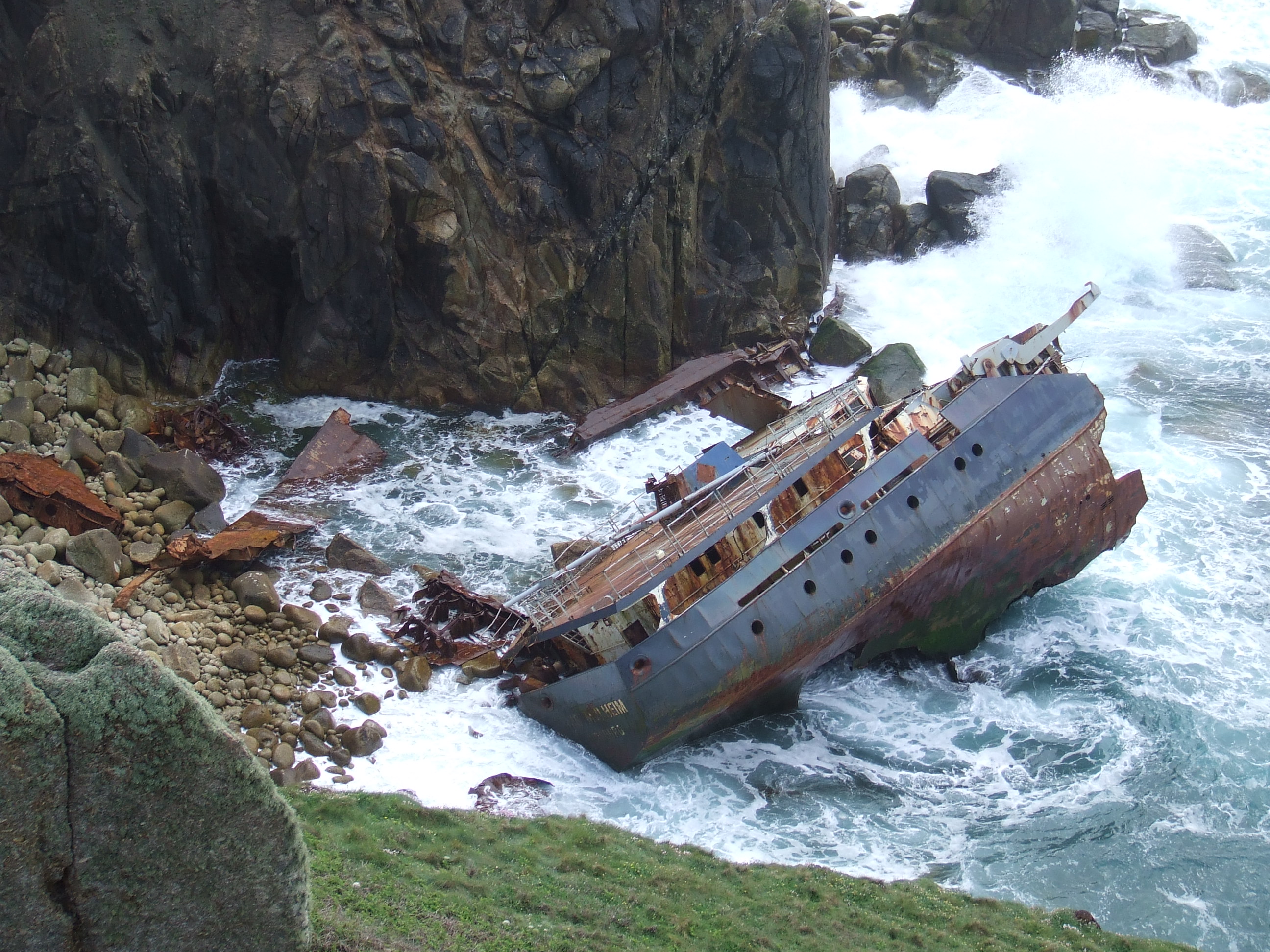 abandoned_ships_at_sea1