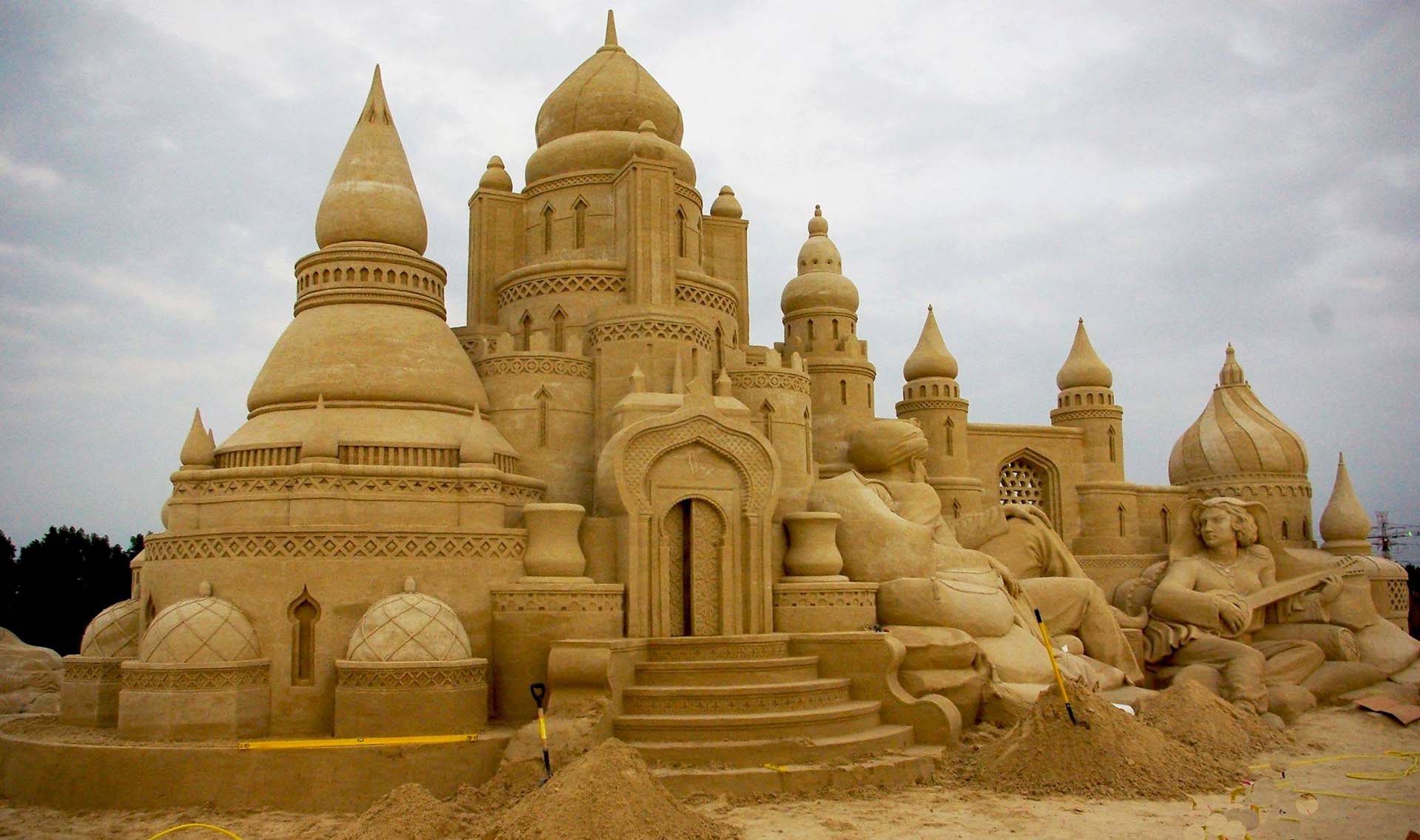 sand sculptures castle