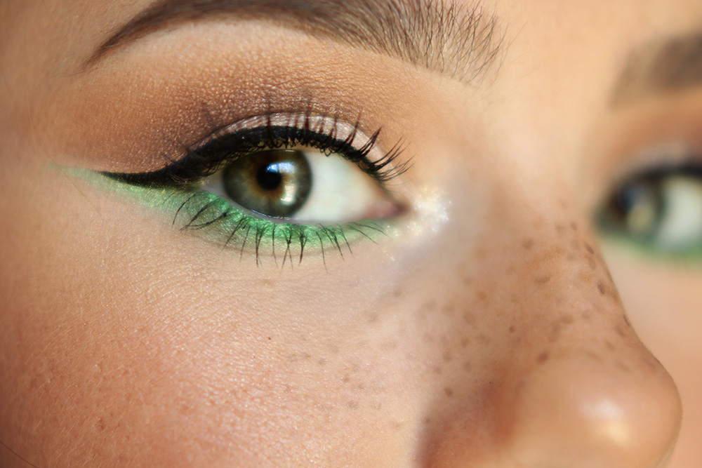 Green eye makeup