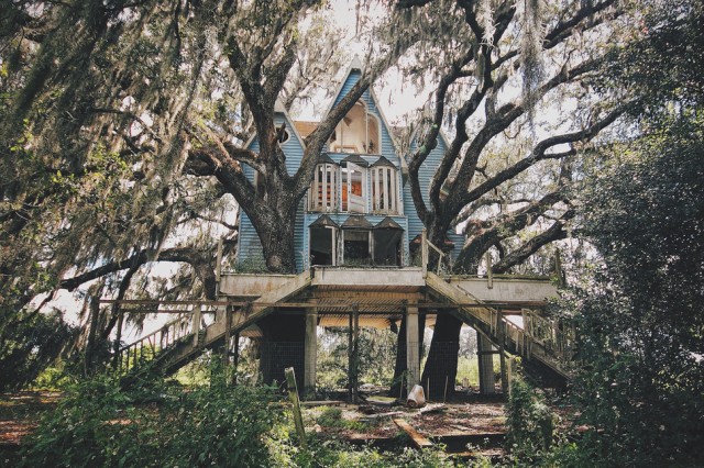 Florida, USA. Beautiful, tiny abandoned house, built in a Victorian style.