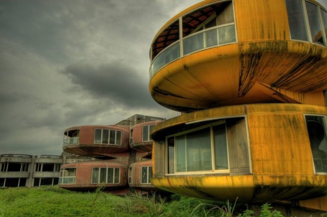 Sanzhi UFO houses