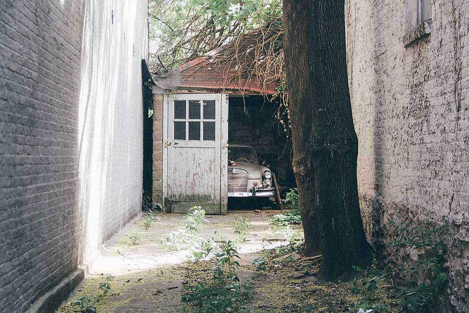 The Top 10 Signs you Need to Consider Garage Door Replacement