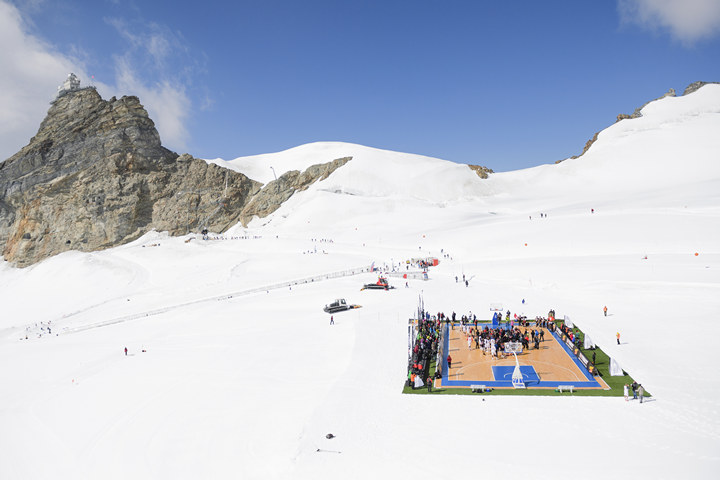 Basketball game on the Aletsch glacier