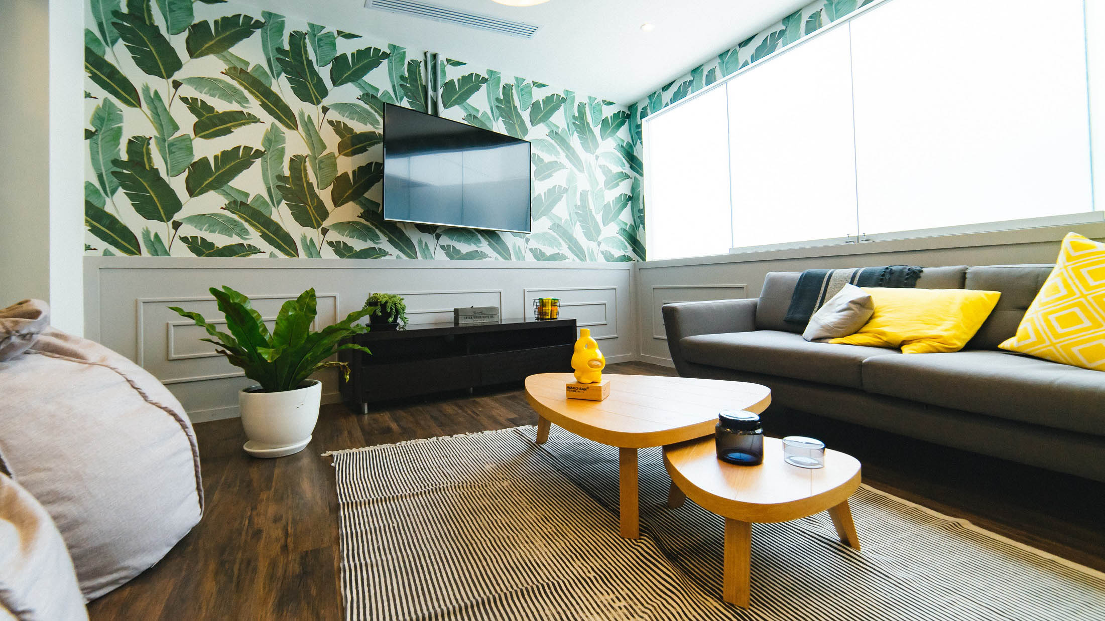 How to Create a Classy Look with Vintage Art and Furniture.
