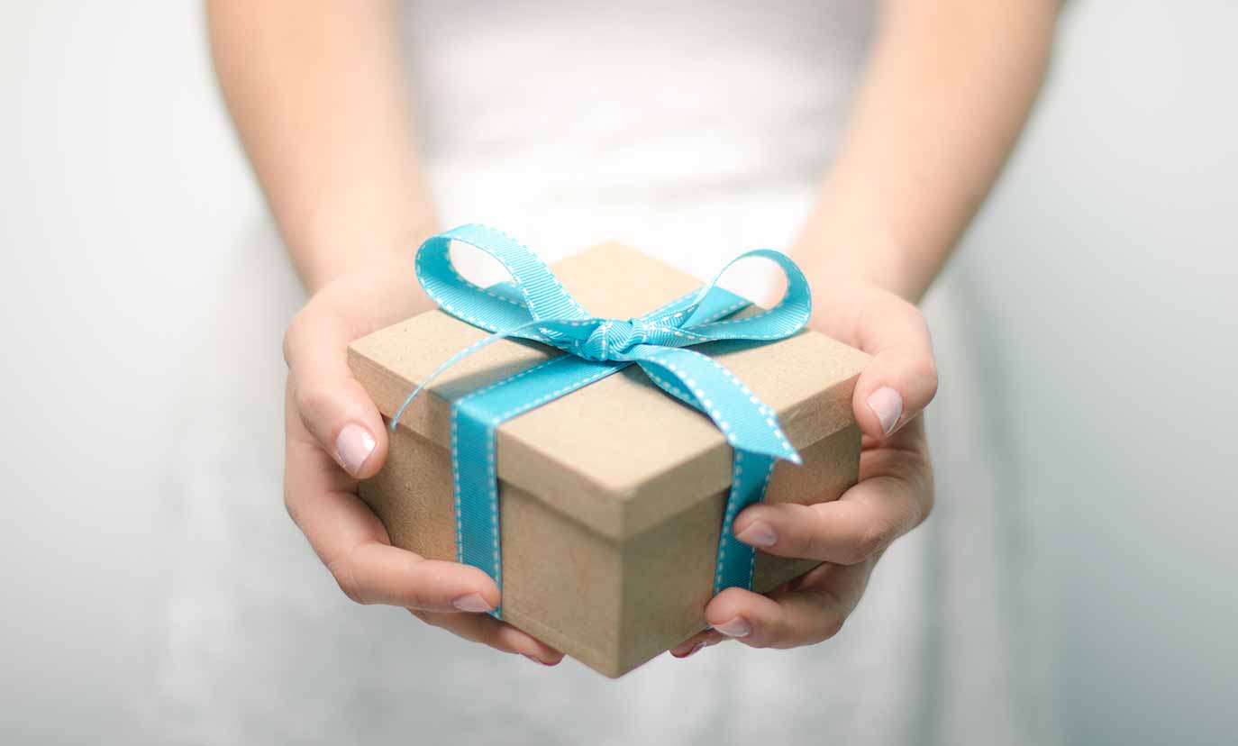 Top Gift Guide for your Spouse this Summer.