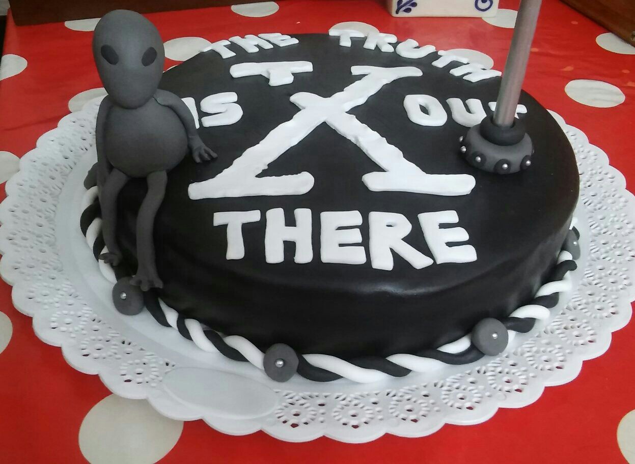 x files cake ideas