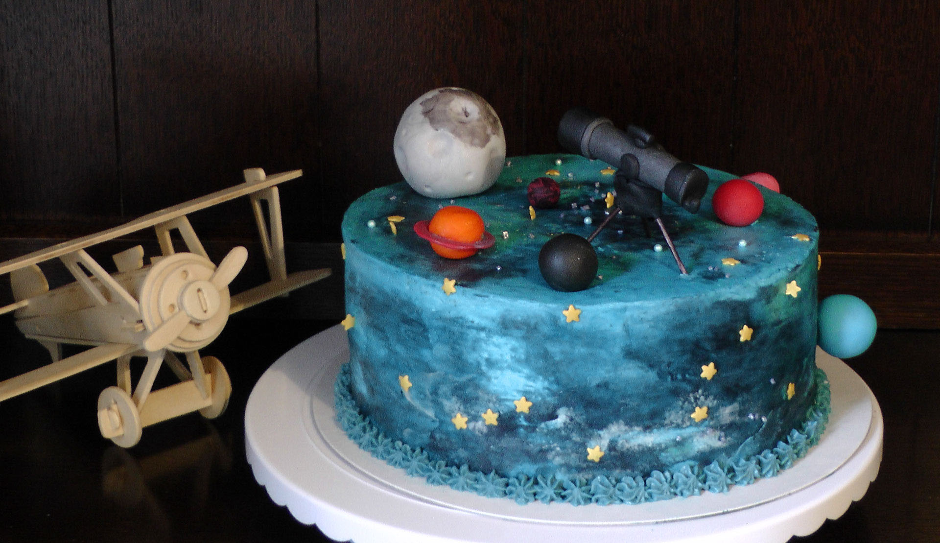 Space lover creative cake idea