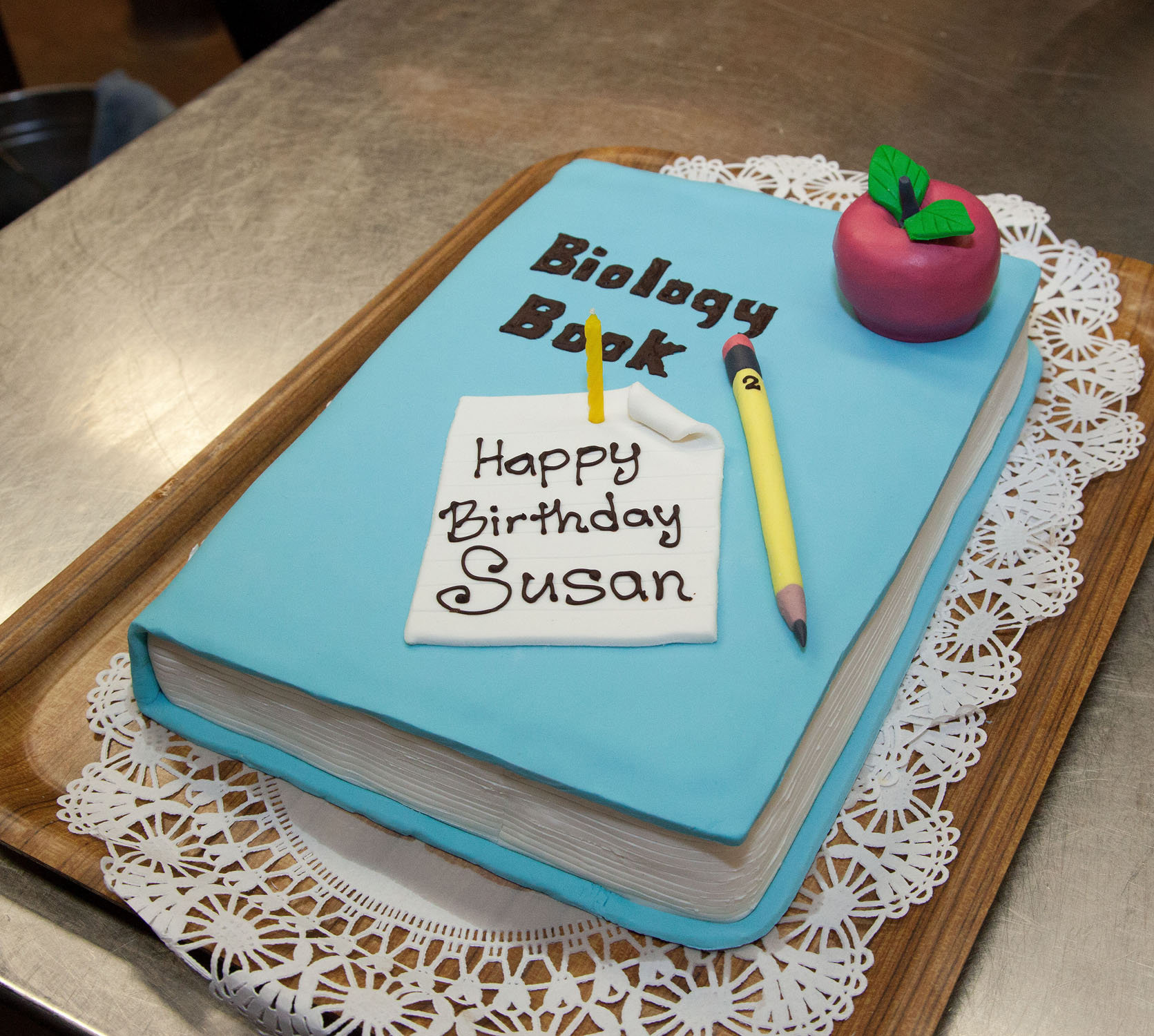 book lover creative cake idea