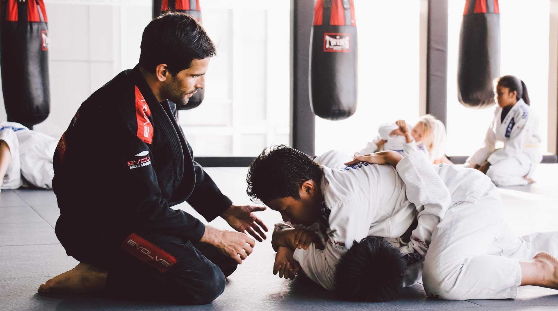 Jiu-Jitsu-Techniques-Every-White-Belt-Should-Learn.