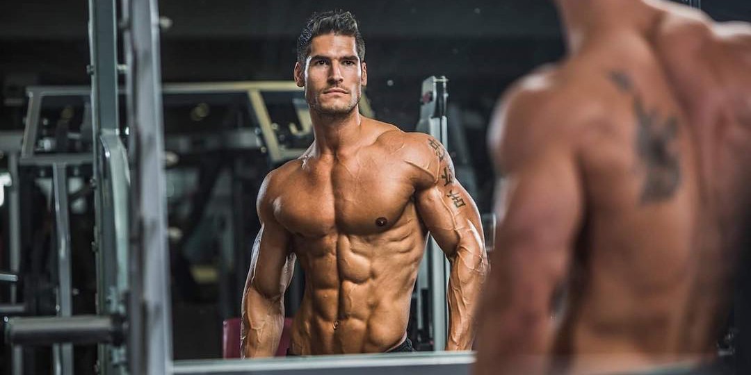 A Guide to Choosing Men's Shirts for Bodybuilding.