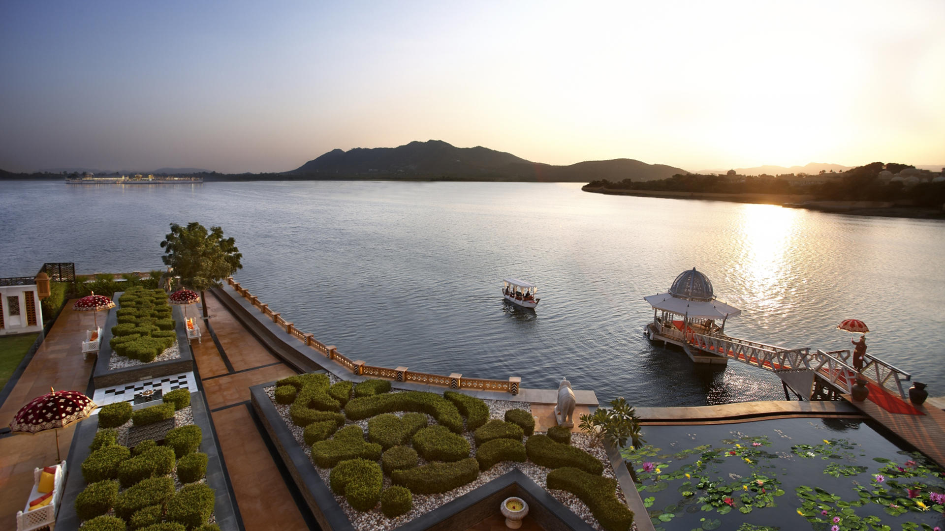 The Leela Palace overlooks the beautiful Lake Pichola.