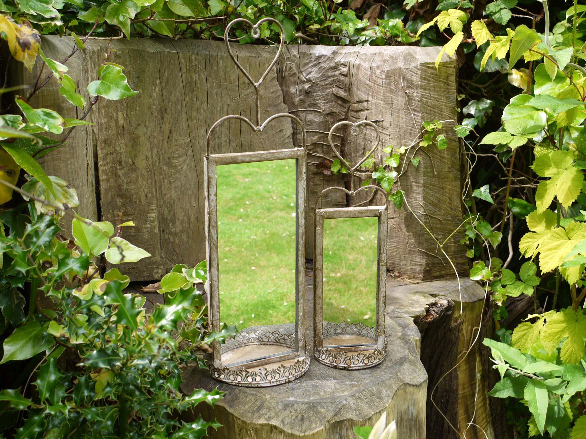 Enlarge your garden with mirrors