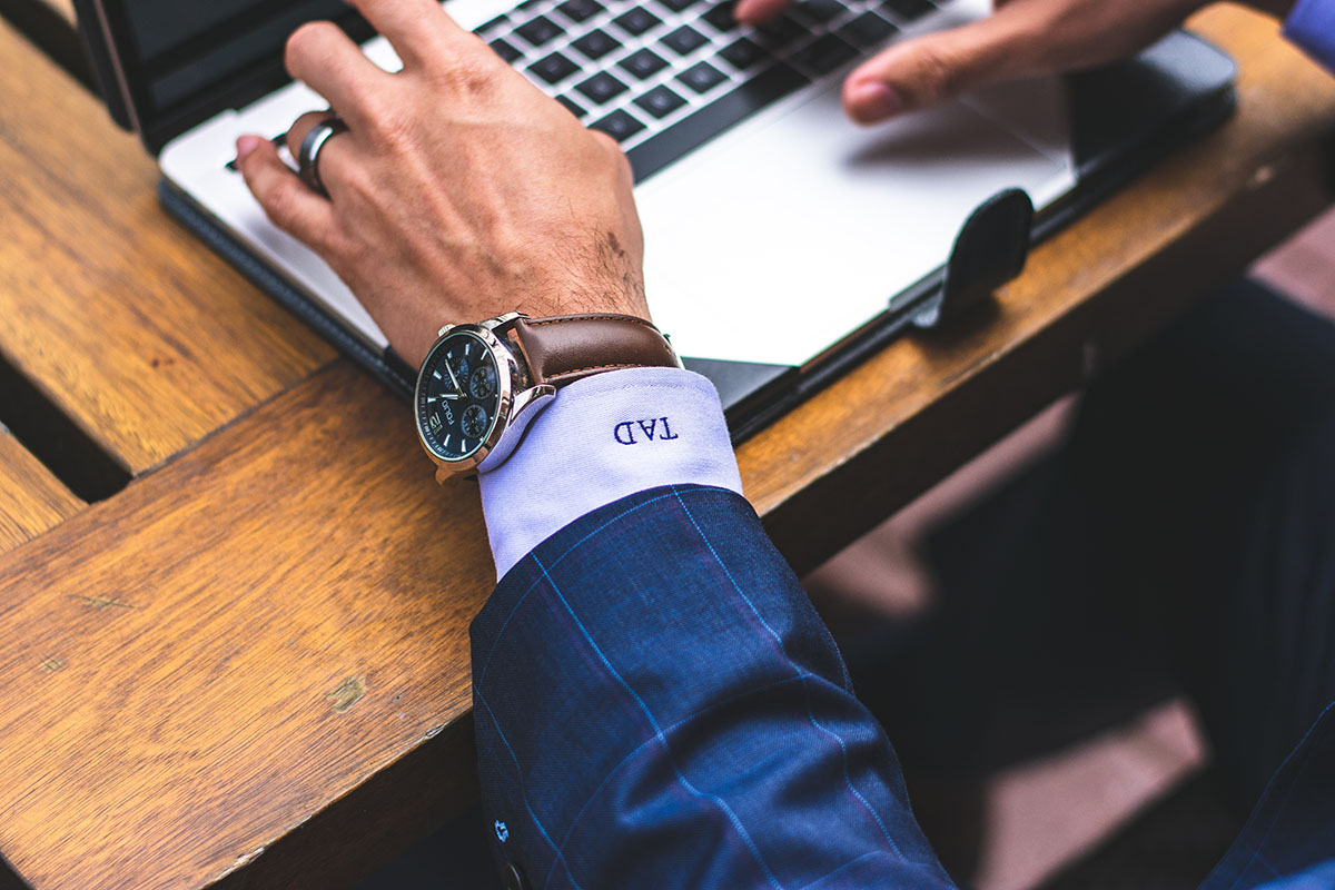How to Buy Luxury Watches From Online Stores