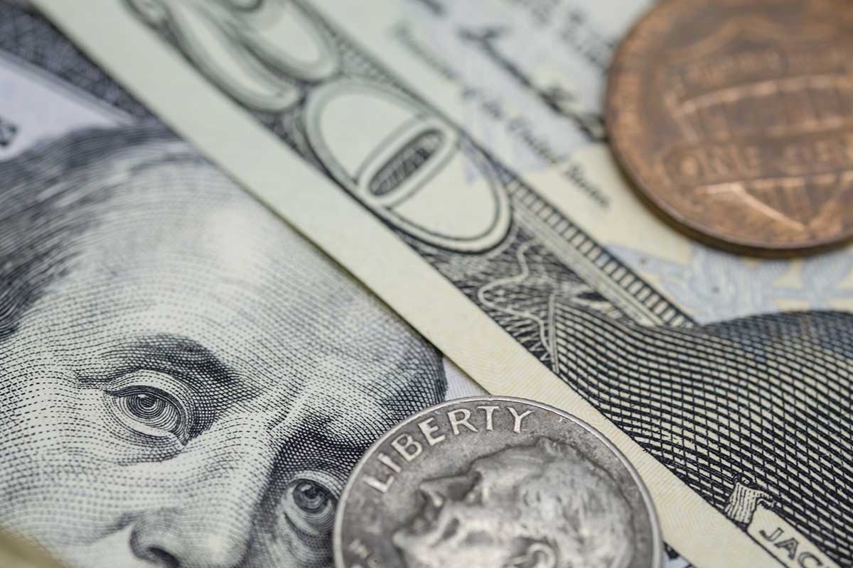 Money Clips vs. Wallets – The Advantages of Dach