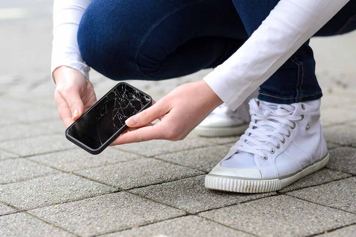 How to Fix a Cracked Phone Screen