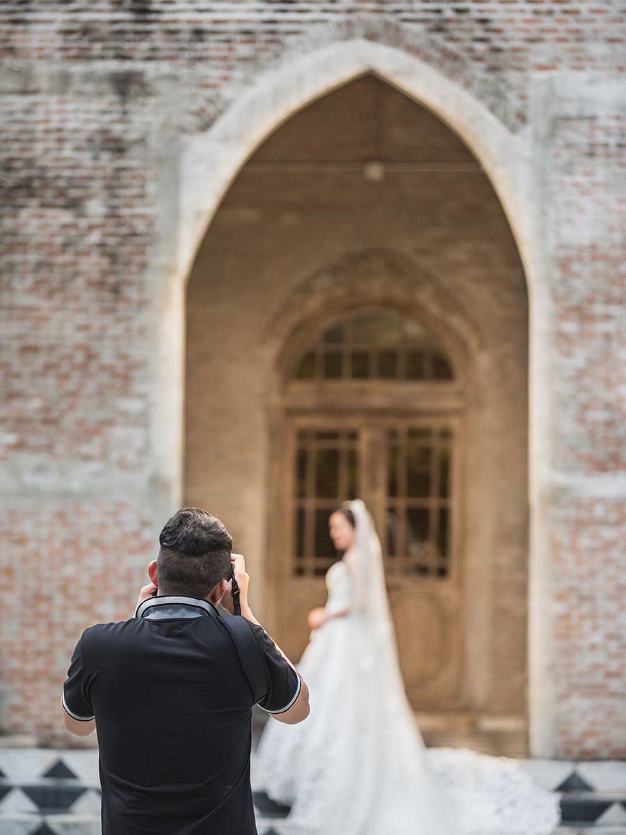 professional wedding photographer and videographer