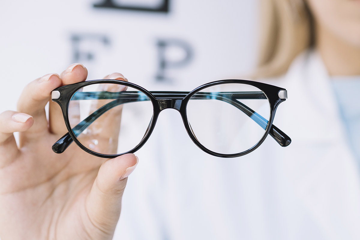 How to Protect Eyeglasses
