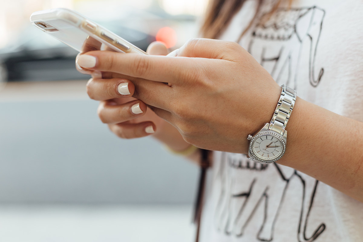 Keep Phone Safe While Traveling