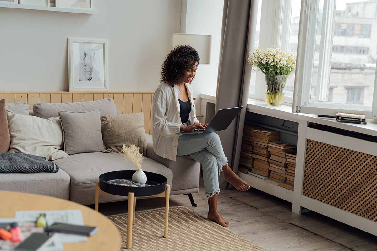 Pros and Cons of Online Dating