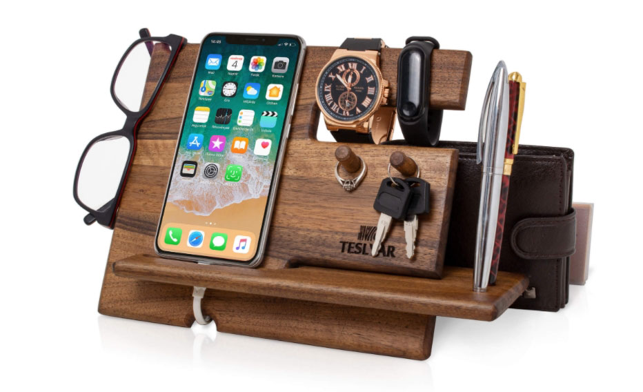 Wireless charger with an organizer  