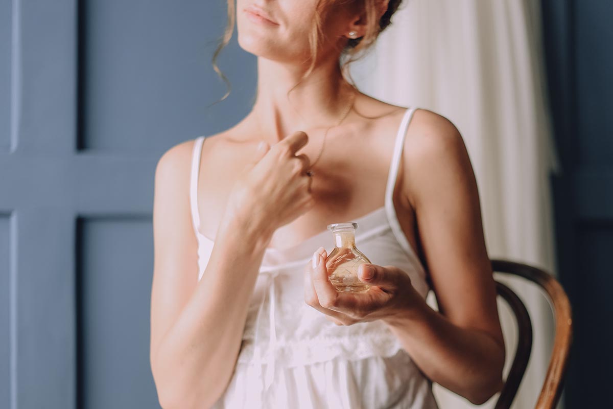 how to wear perfume