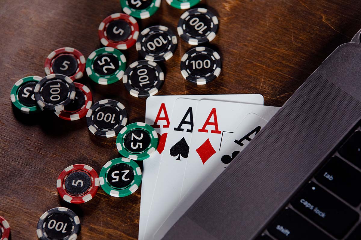 Online Casino Games with Probability of Winning