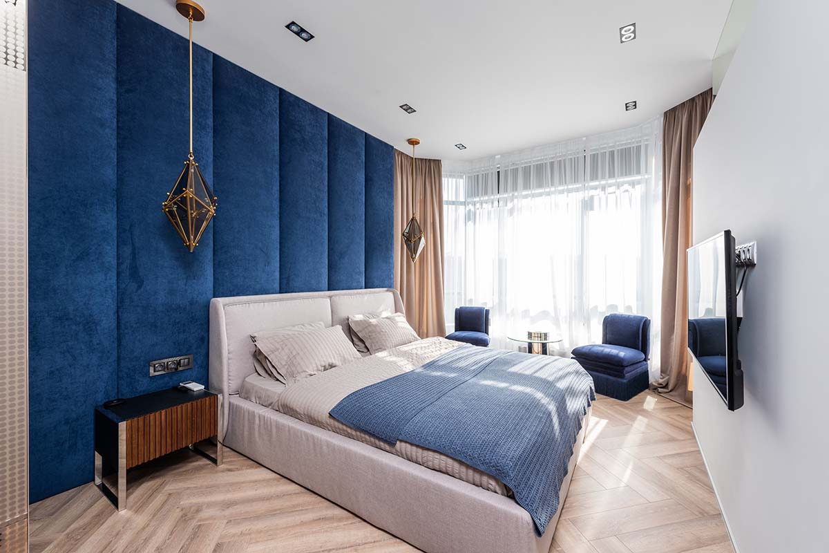Decorate a Bedroom On A Budget