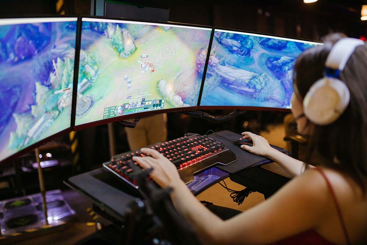 Play More RTS (Real-time-strategy) Games