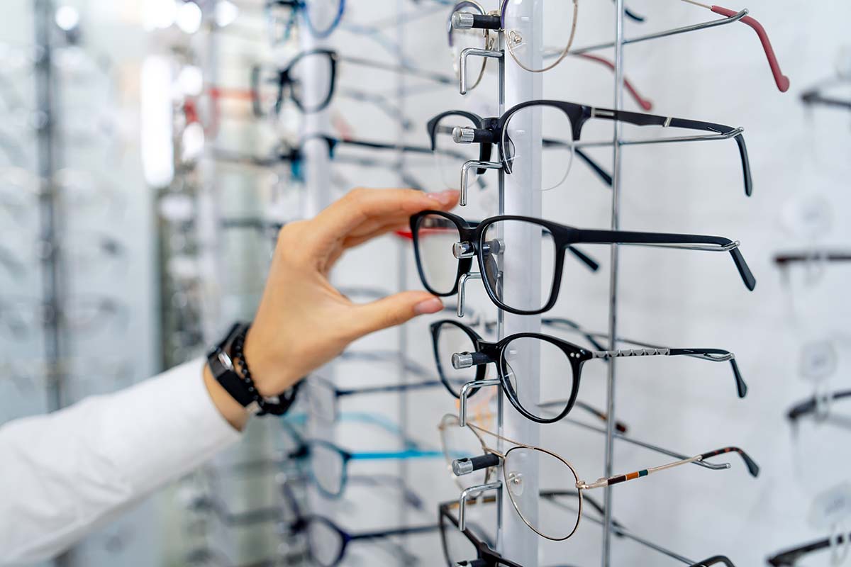 signs that you might need glasses