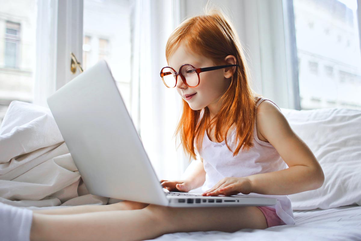 help a child adjust to glasses
