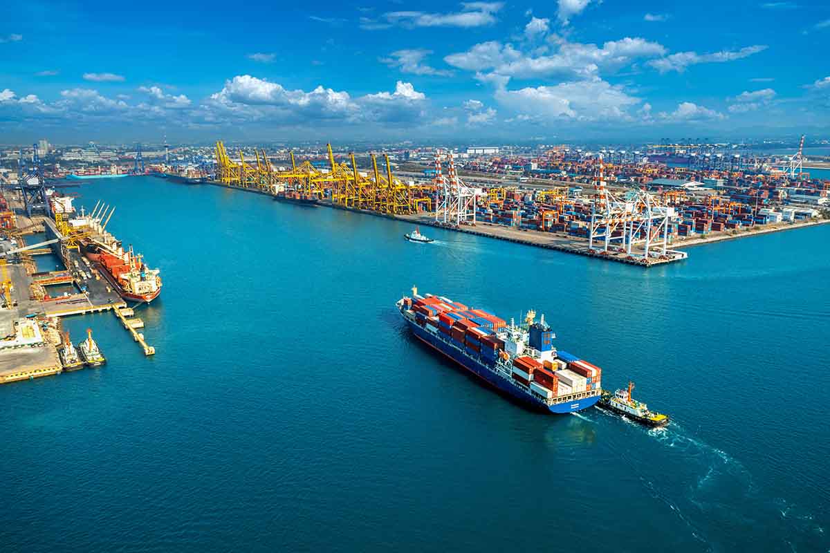 What are the benefits of freight shipping