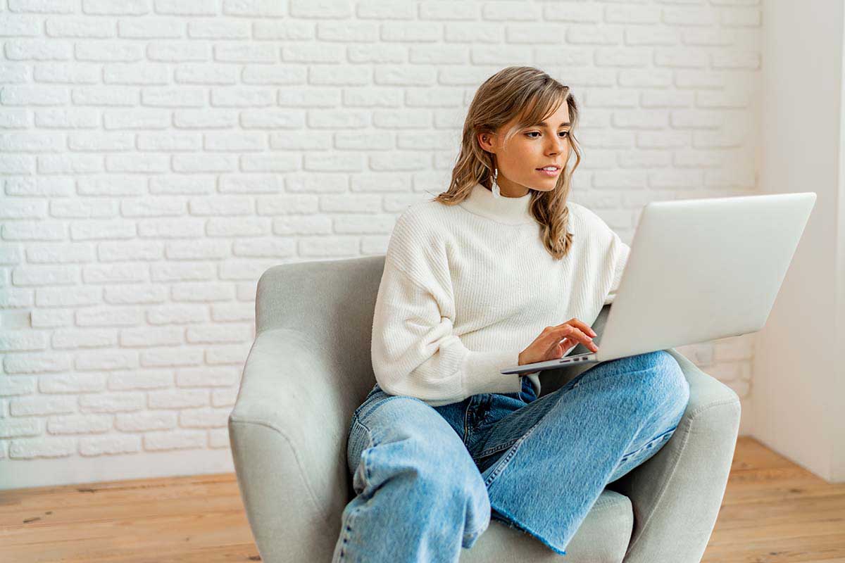 How To Live A Simple Life And Be Happy and Make Some Money