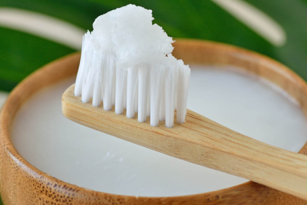 Four Amazing Benefits of Coconut Oil Toothpaste