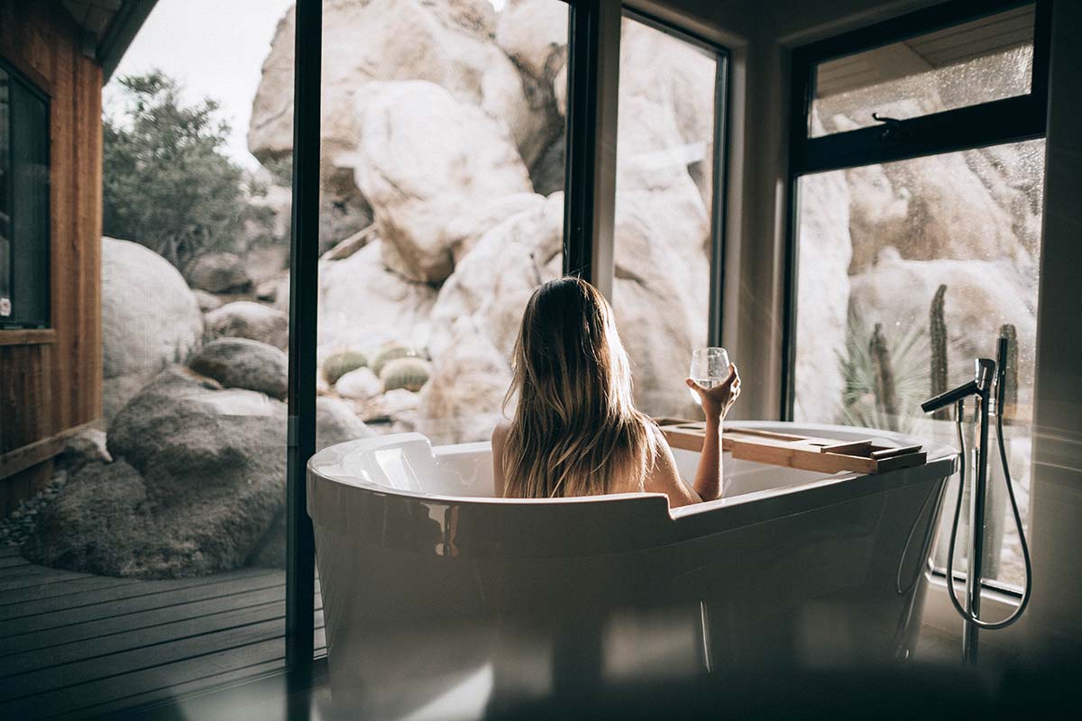 Whirlpool and spa baths