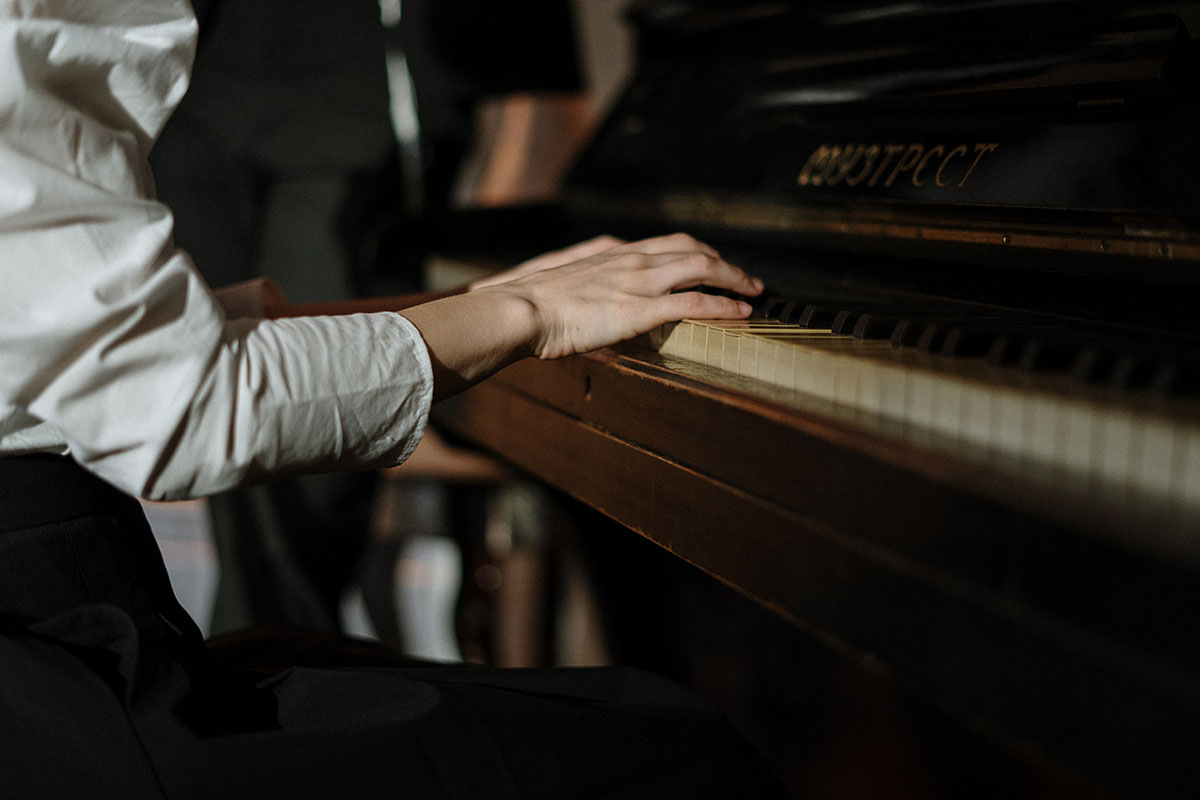 Language and Music as Communication Systems 