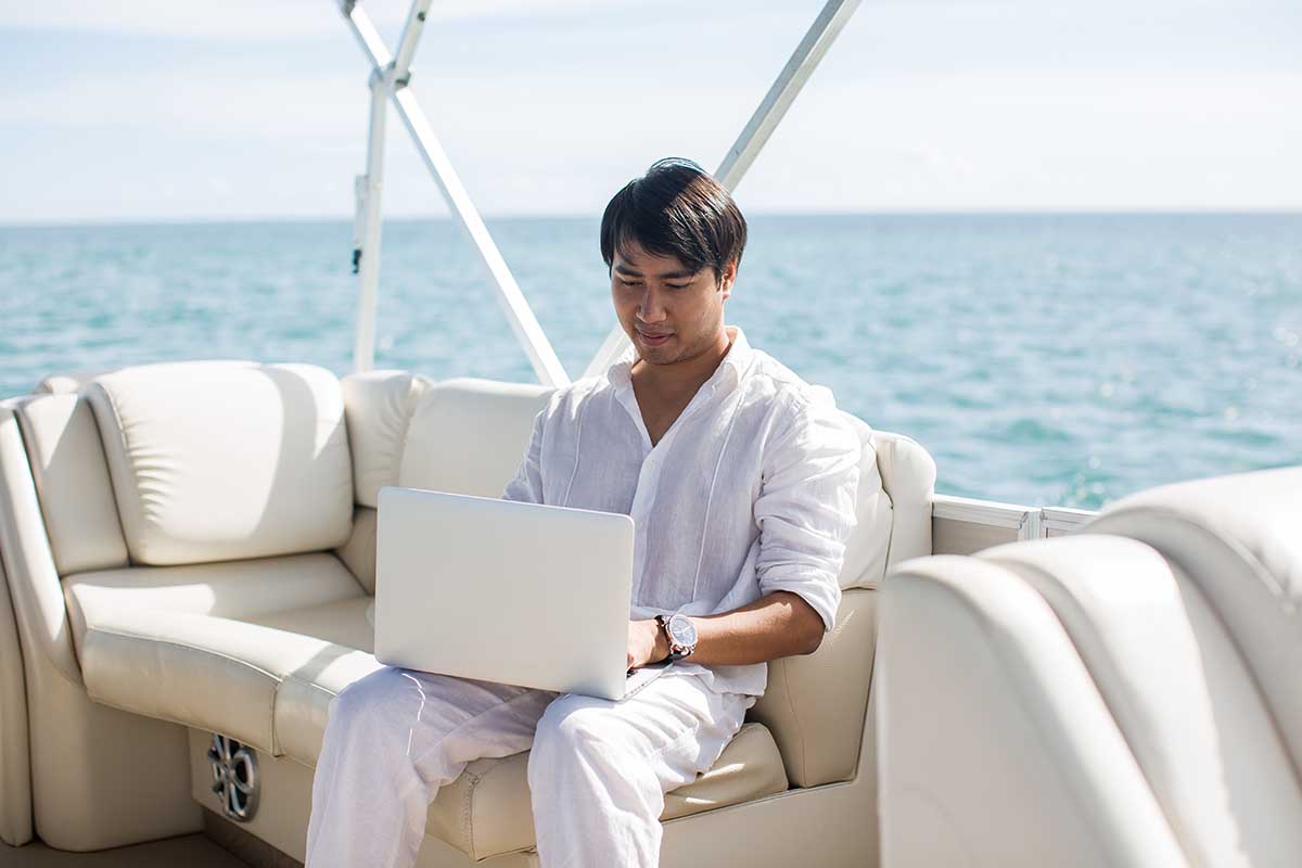 Live on a Boat in the Digital Age