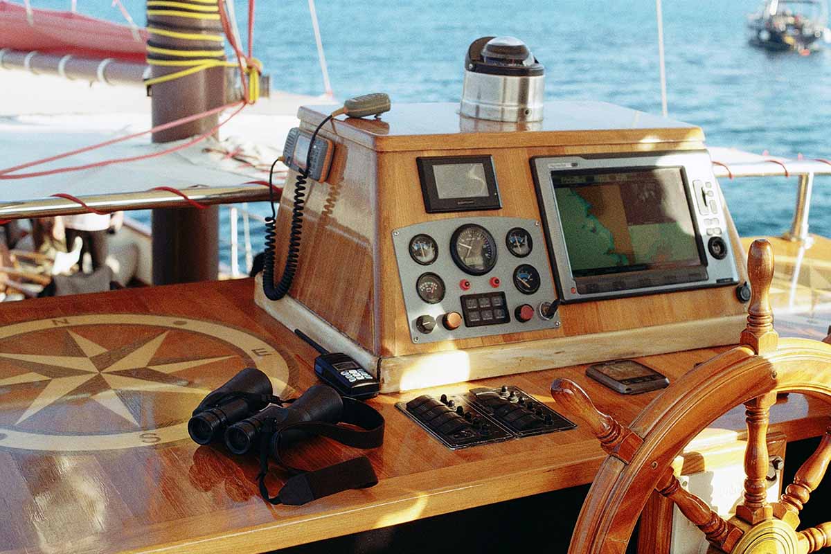 live on a boat in the digital age