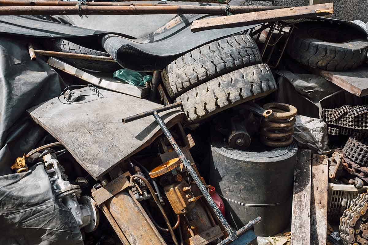 selling your vehicle at a scrap yard in Toronto