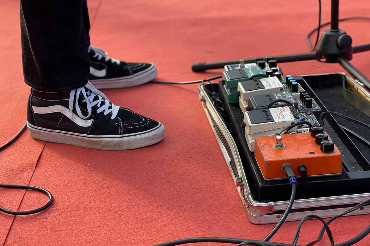 guitar pedal to create different sounds