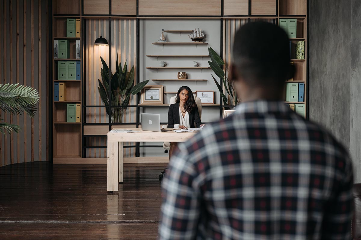 mistakes to avoid hiring a lawyer