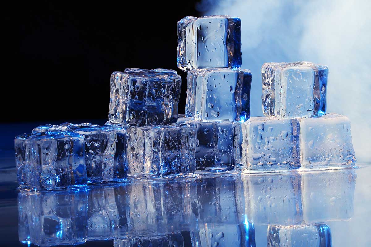 Start ice. Кубики льда. Кубики льда для фотошопа. Ледяной куб. Кубики льда на черном фоне.